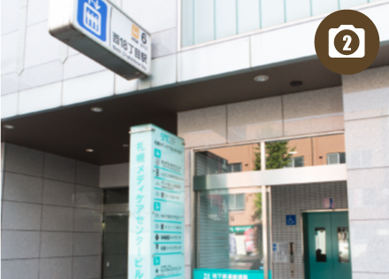 画像:地下鉄東西線「西18丁目」駅 6番エレベーター(地上階側)